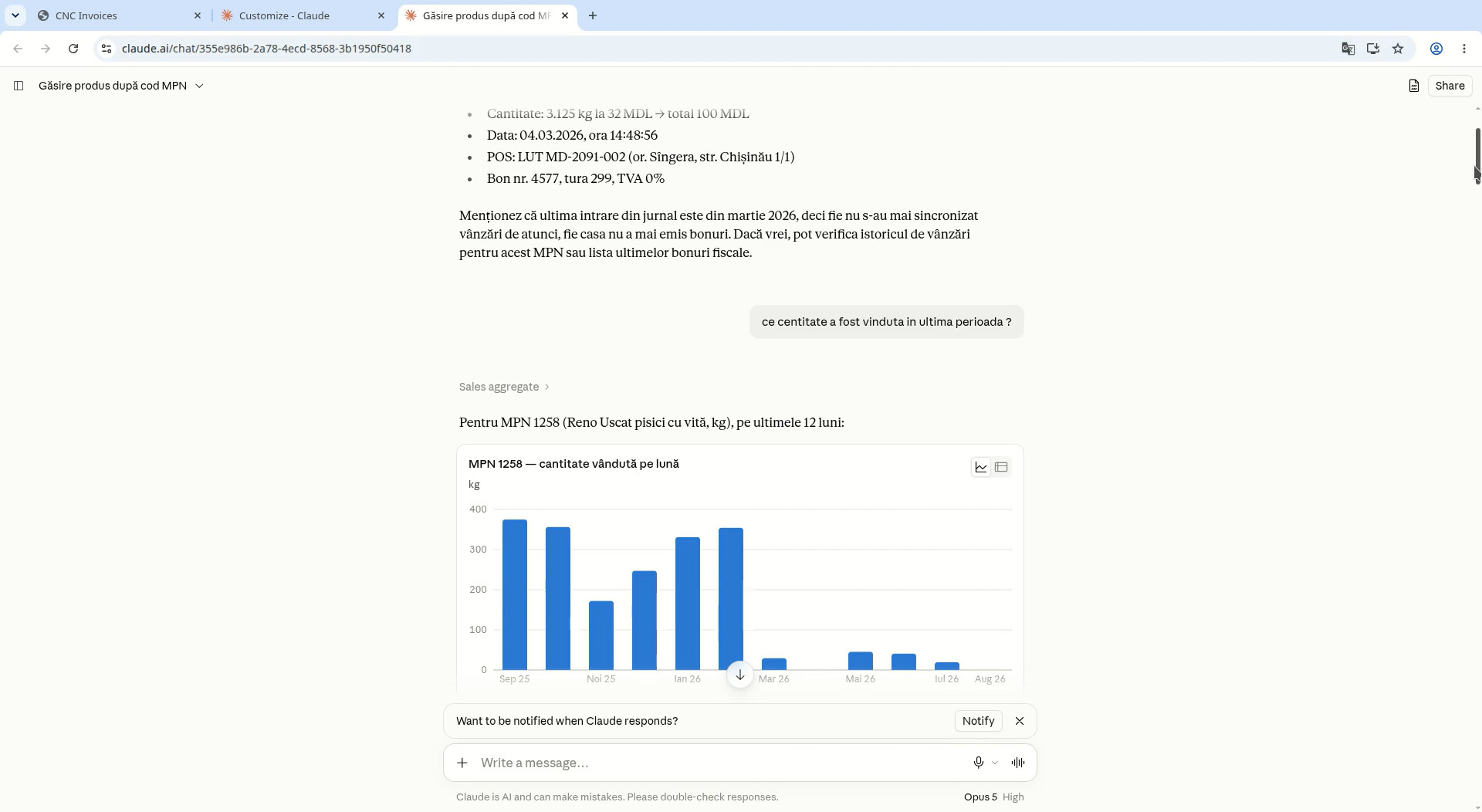 Claude răspunde la 'ce cantitate a fost vândută în ultima perioadă' folosind Sales aggregate MCP tool și returnează grafic pe luni